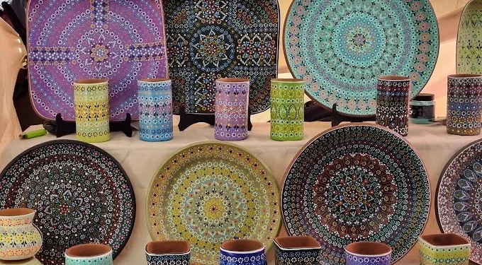 Artesanos se alistan para el desfile de Domingo de Ramos, en Uruapan