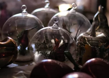 Cientos de turistas arriban a la Feria de la Esfera, en Tlalpujahua