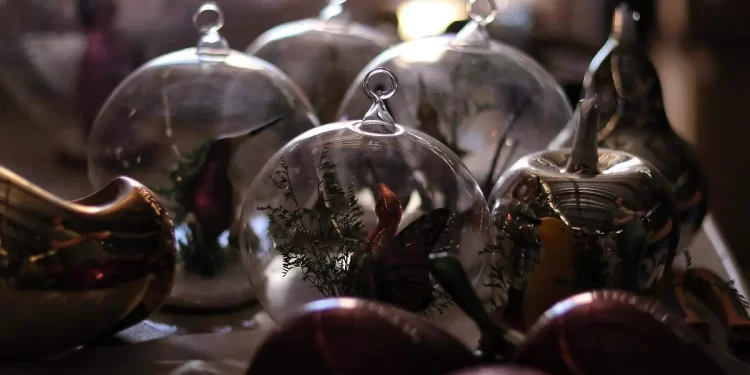 Cientos de turistas arriban a la Feria de la Esfera, en Tlalpujahua