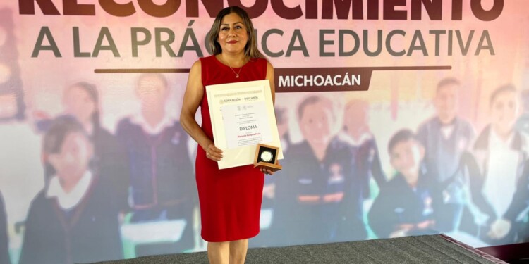 Maestra michoacana fortalece vínculo entre escuela y comunidad con este proyecto