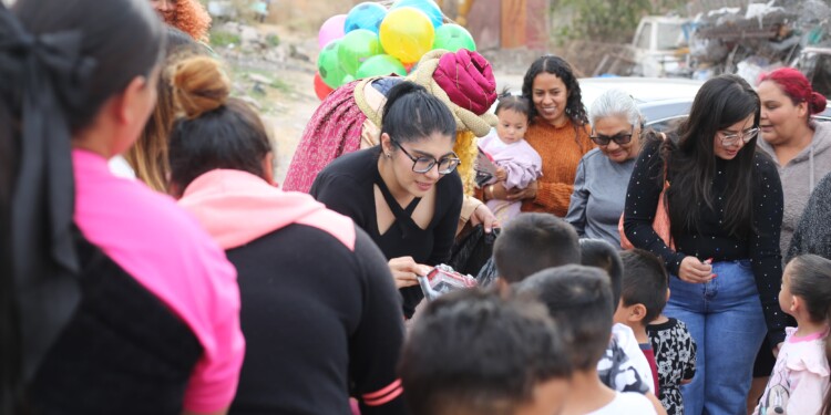 Ilumina Vanhe Caratachea a la niñez con la magia de los Reyes Magos en La Piedad