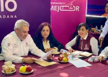 SEE equipa escuelas de Tingüindín, Los Reyes, Peribán y Tocumbo