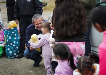 Policía Morelia lleva alegría a niñas y niños en el Día de Reyes