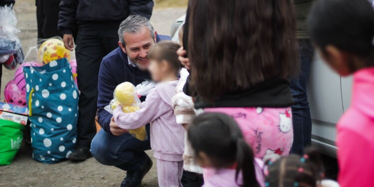 Policía Morelia lleva alegría a niñas y niños en el Día de Reyes