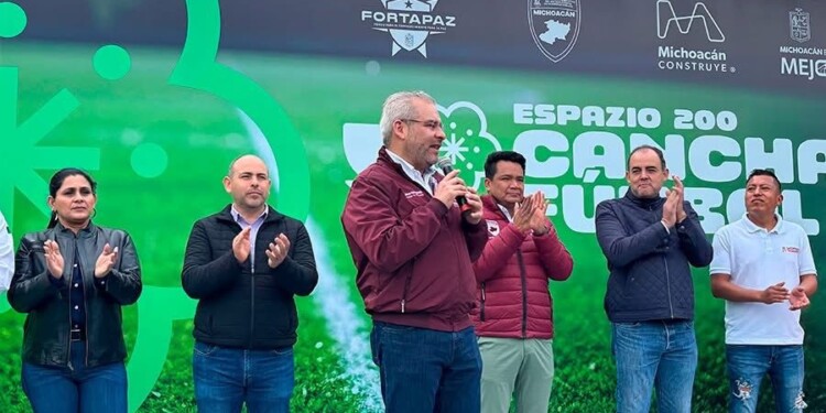 EL GOBERNADOR ALFREDO RAMÍREZ REALIZA AUDIENCIA CIUDADANA EN TARÍMBARO Y ENTREGA OBRA DEPORTIVA JUNTO A ERIC GAONA