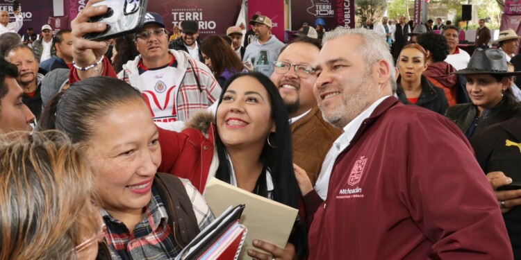 Atiende Bedolla propuestas ciudadanas en audiencia pública en Tarímbaro