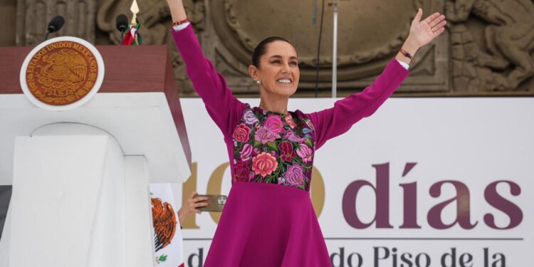 Promete Sheinbaum hospitales, autopistas, mejoras al Puerto LZC y planta de leche para Michoacán