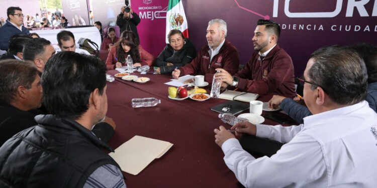 Bedolla dará seguimiento a propuestas ciudadanas para el desarrollo de Huandacareo