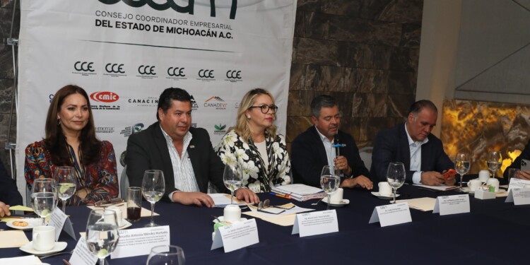 Administración de Yarabí Ávila pasa a la historia con reformas importantes en la UMSNH: CCEEM 