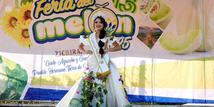 Zicuirán de fiesta, llevan a cabo XIII Feria del Melón