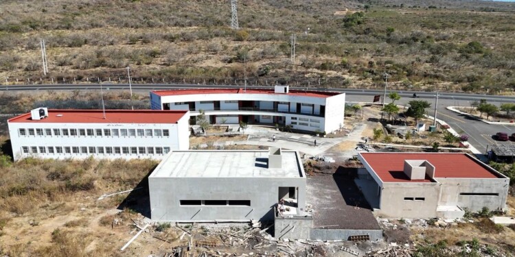 UMSNH continúa con la dignificación de espacios universitarios en municipios michoacanos