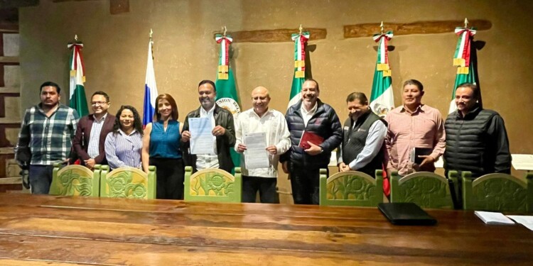 Con maquinaria especializada continuará conservación del lago de Pátzcuaro