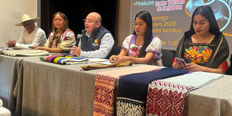 Angahuan celebra 82 años del volcán Paricutín