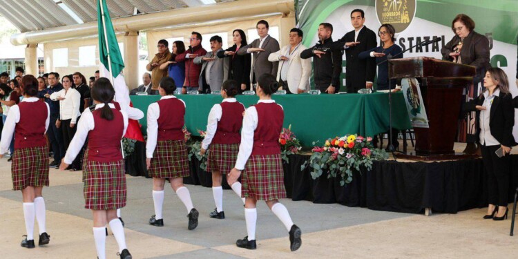 Exhorta el Alcalde Alfonso Martínez a jóvenes a prepararse para ganar