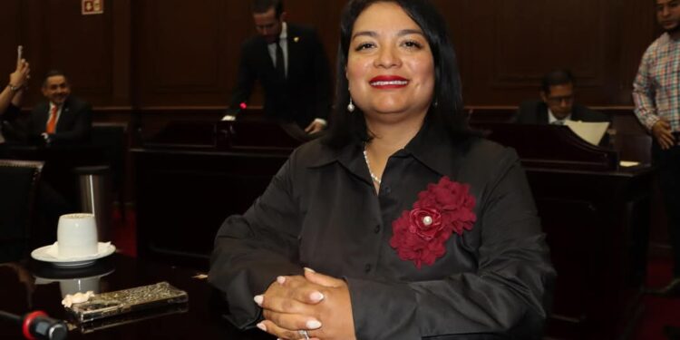 Presenta Erendira Isauro iniciativa para la revocación de mandato en Michoacán