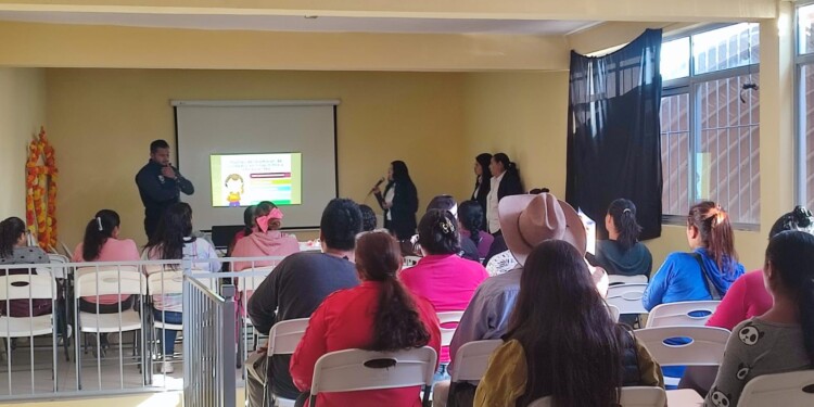 Lleva FGE charlas a padres y madres de familia en materia de omisión de cuidado y violencia vicaria