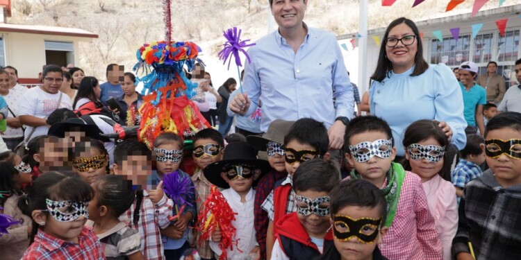 Entrega Gobierno de Alfonso Martínez, apoyo a escuelas públicas de la periferia