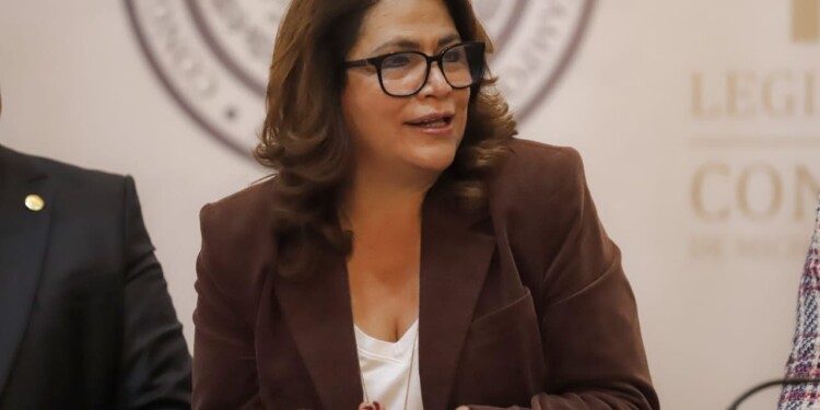 Atiende Fabiola Alanís demandas de comunidades académica y administrativa de la UMSNH