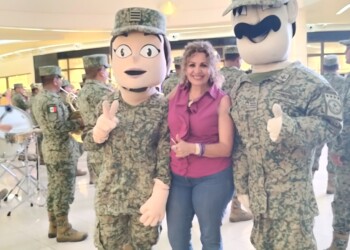 Banda de Música de la XII Región Militar sorprende con flashmob en el centro comercial.