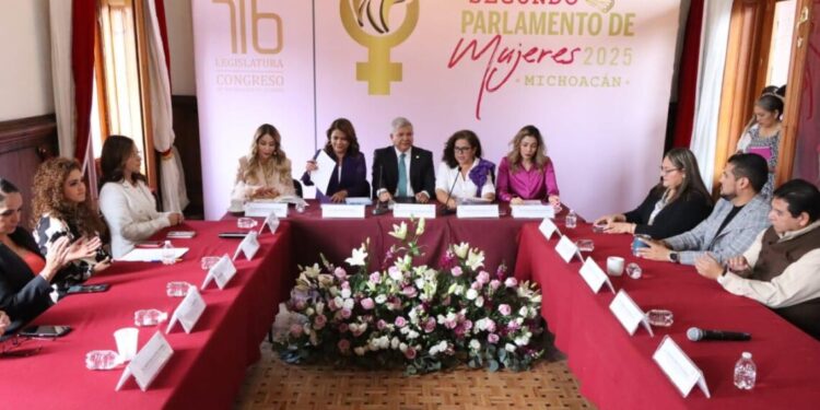 Al iniciar trabajos del Segundo Parlamento de Mujeres, 76 Legislatura reconoció el valor de las mujeres en la vida política de Michoacán