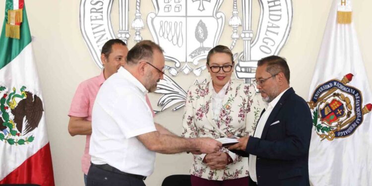 UMSNH, institución de reputación que rebasa fronteras; dona especie de pez mexicano extinto en la naturaleza al Acuario Inbursa