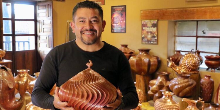 Por su tradición artesanal, Santa Clara del Cobre es nominado como Mejor Pueblo Mágico de México