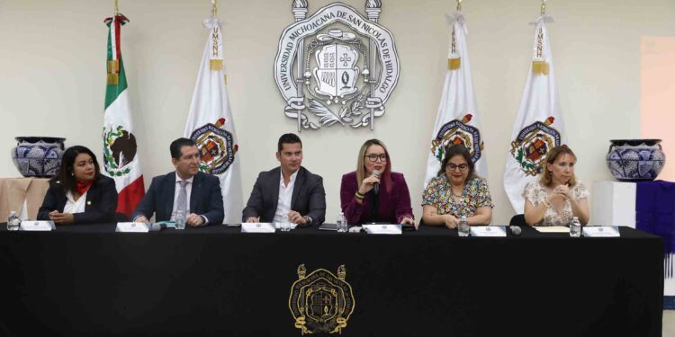 UMSNH cumple en transparencia; Yarabí Ávila entrega reconocimientos a Enlaces de Transparencia nicolaitas