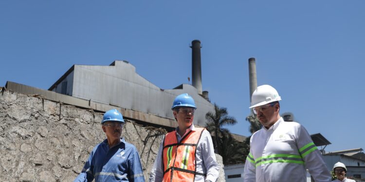 Visita Alfonso Martínez ingenio de azúcar en Santa Clara, Tocumbo