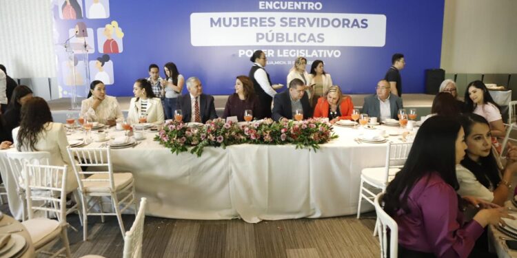 Reconoce Congreso del Estado a sus trabajadoras