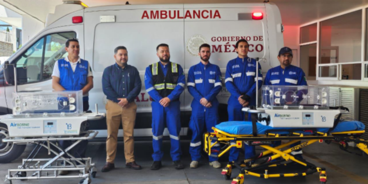 Recibe CRUM 2 incubadoras para traslados seguros de recién nacidos