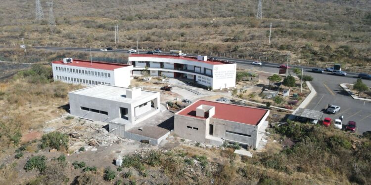 Extensión de campus Tangancícuaro de la UMSMH, con 75 %: SCOP