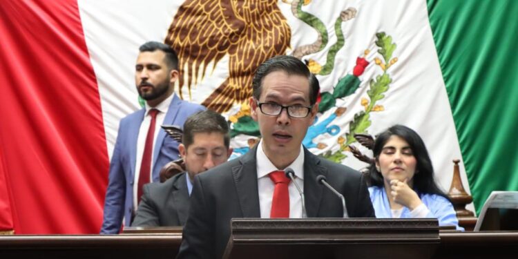 Impulsa Alfredo Anaya acuerdo para garantizar gestión sustentable del agua en Michoacán
