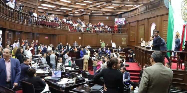 A comisiones la iniciativa para el reconocimiento de término gobernadora en Constitución de Michoacán