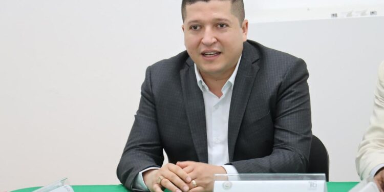 Gestiona Vicente Núñez atención al sector transportista