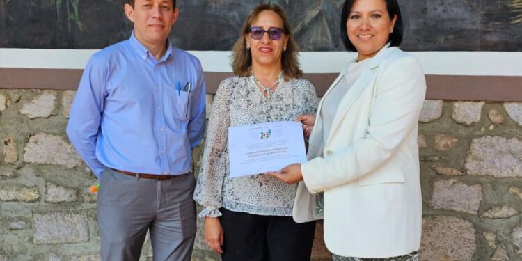 Estudiantes del Colegio Primitivo y Nacional de San Nicolás de Hidalgo participan en la prueba PISA