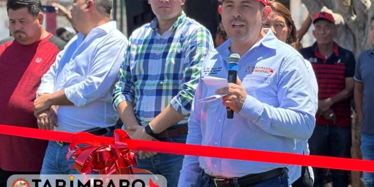 ERIC GAONA INAUGURA LA REHABILITACIÓN DE LA UNIDAD DEPORTIVA DEL FRACC. CAMPESTRE TARÍMBARO