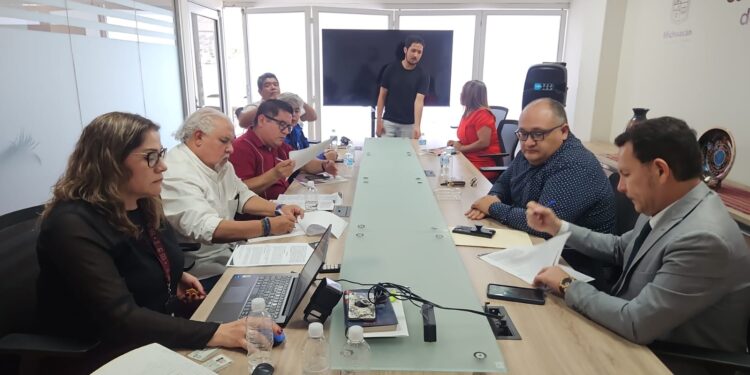 Trabajadores administrativos de la UMSNH recibirán pago retroactivo de incremento salarial 2025, aceptan propuesta