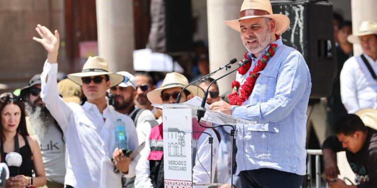 Inaugura Bedolla mercado de Pátzcuaro; referente económico, turístico y cultural de la región