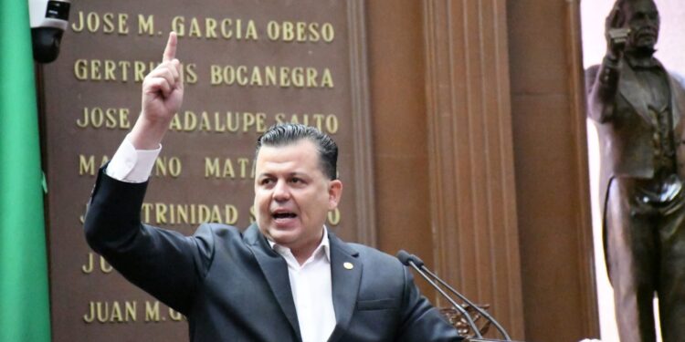 Reconoce 76 Legislatura el término Gobernadora en Constitución Michoacana