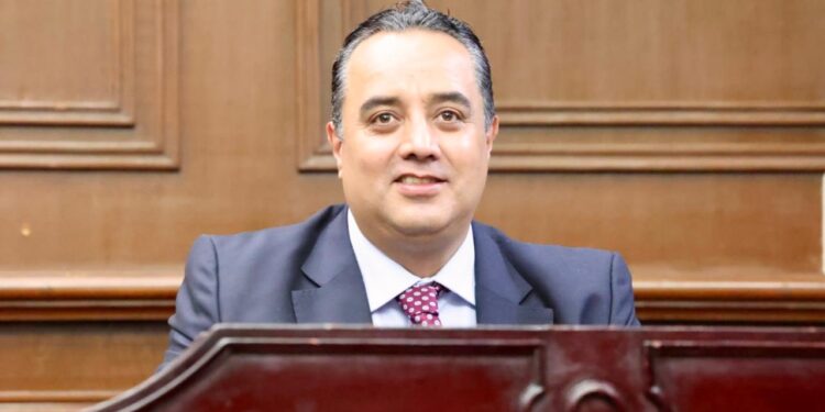 Reconoce 76 Legislatura el término Gobernadora en Constitución Michoacana