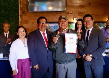 Reconocen a destacadas personalidades, por su destacada labor