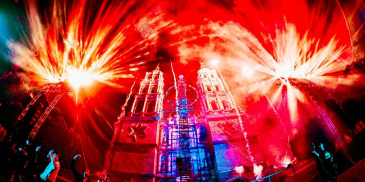 Nuevo San Juan Parangaricutiro se ilumina con Feria Internacional de la Pirotecnia