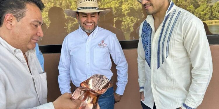 Michoacán enamora a Carlos Rivera y Cynthia Rodríguez