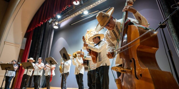 Se impulsa el talento nicolaita, se crean nuevos grupos artísticos en la Universidad Michoacana