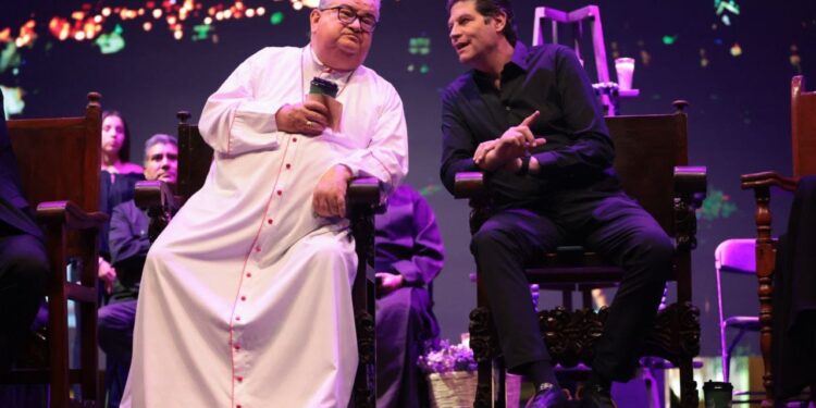 Cierra programa de Semana Santa con espectacular Procesión del Silencio