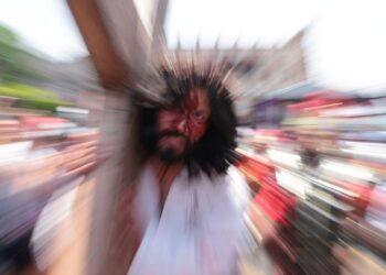 Reúne conmemoración del Viacrucis, a miles de familias en el centro de Morelia