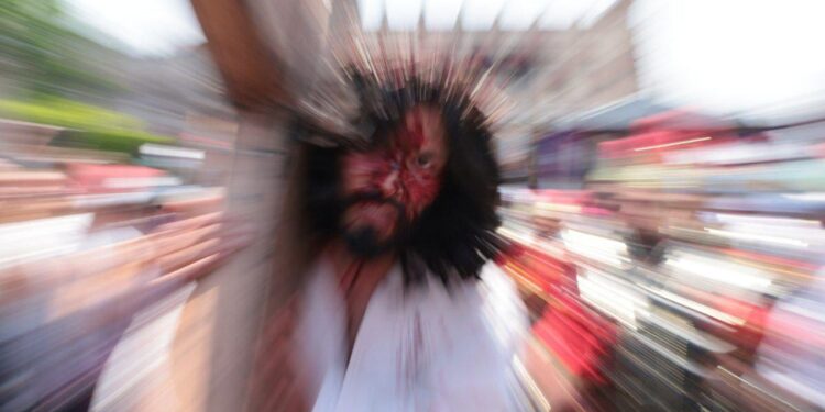 Reúne conmemoración del Viacrucis, a miles de familias en el centro de Morelia