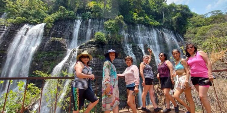 Miles de turistas disfrutan de Michoacán en estas vacaciones de Semana Santa