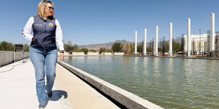 Yarabí Ávila realiza recorrido en construcción de alberca Olímpica de la UMSNH; avanzan los trabajos