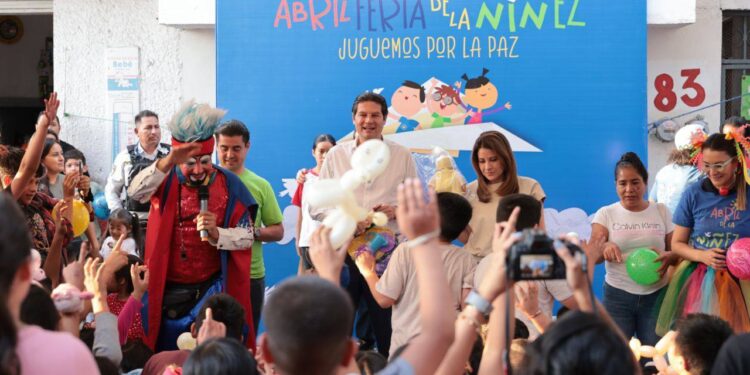 En la Vasco de Quiroga y Ventura Puente, disfrutan de la Feria de la Niñez